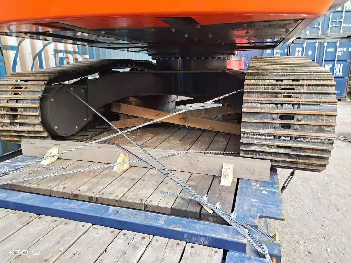 6881e1e1be50b.jpg 挖掘机底盘G521.jpg